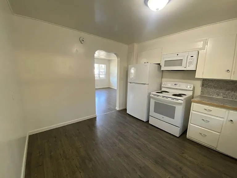 563 W Center St — Photo 16