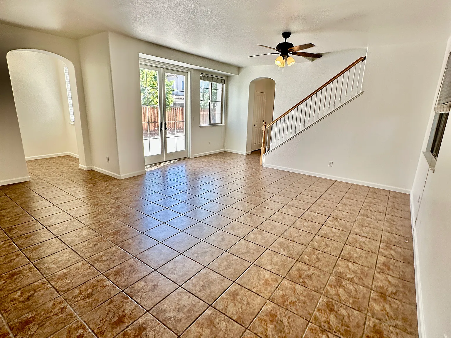 4 bed, 2.5 bath, 2226 sqft, $3,200 — Photo 3