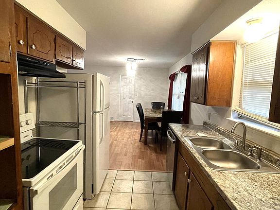 5th image of 508 S Mills Dr