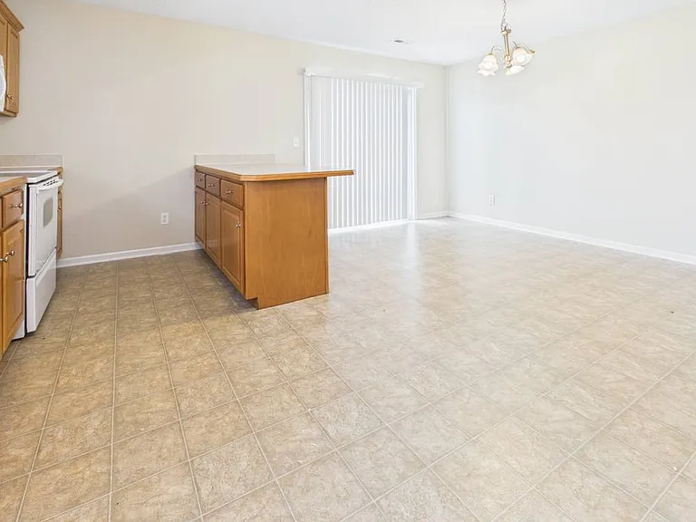 703 Iron Horse Dr — Photo 6