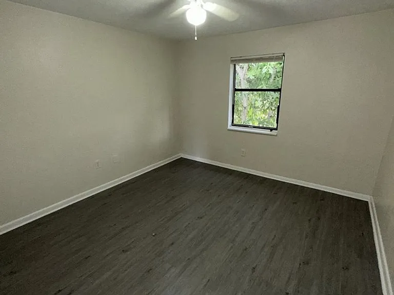 1944 Sunset Pl — Photo 18