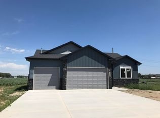 2002 34th Ave SE, Mandan, ND 58554