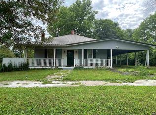 105 E 3rd St, Muscotah, KS 66058