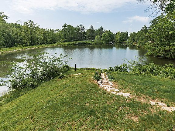4th image of 4026 N Lake Dr