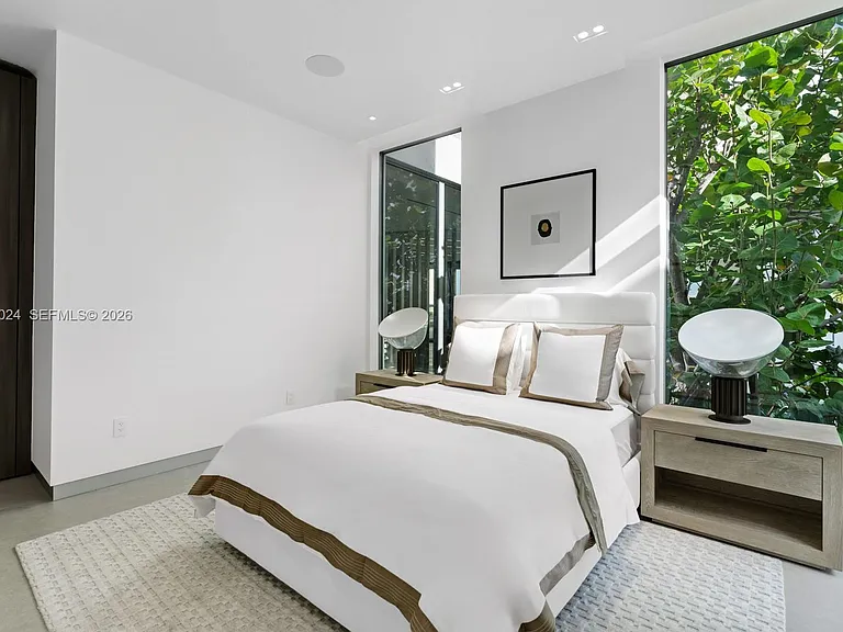 501 Palm Dr — Photo 27