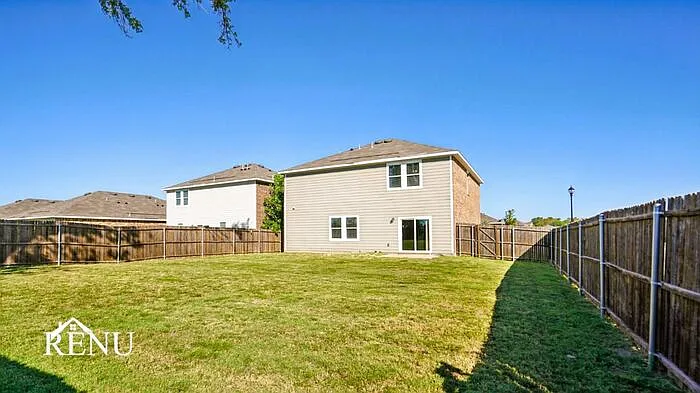 5 bed, 3.0 bath, 2722 sqft, $2,495 — Photo 4