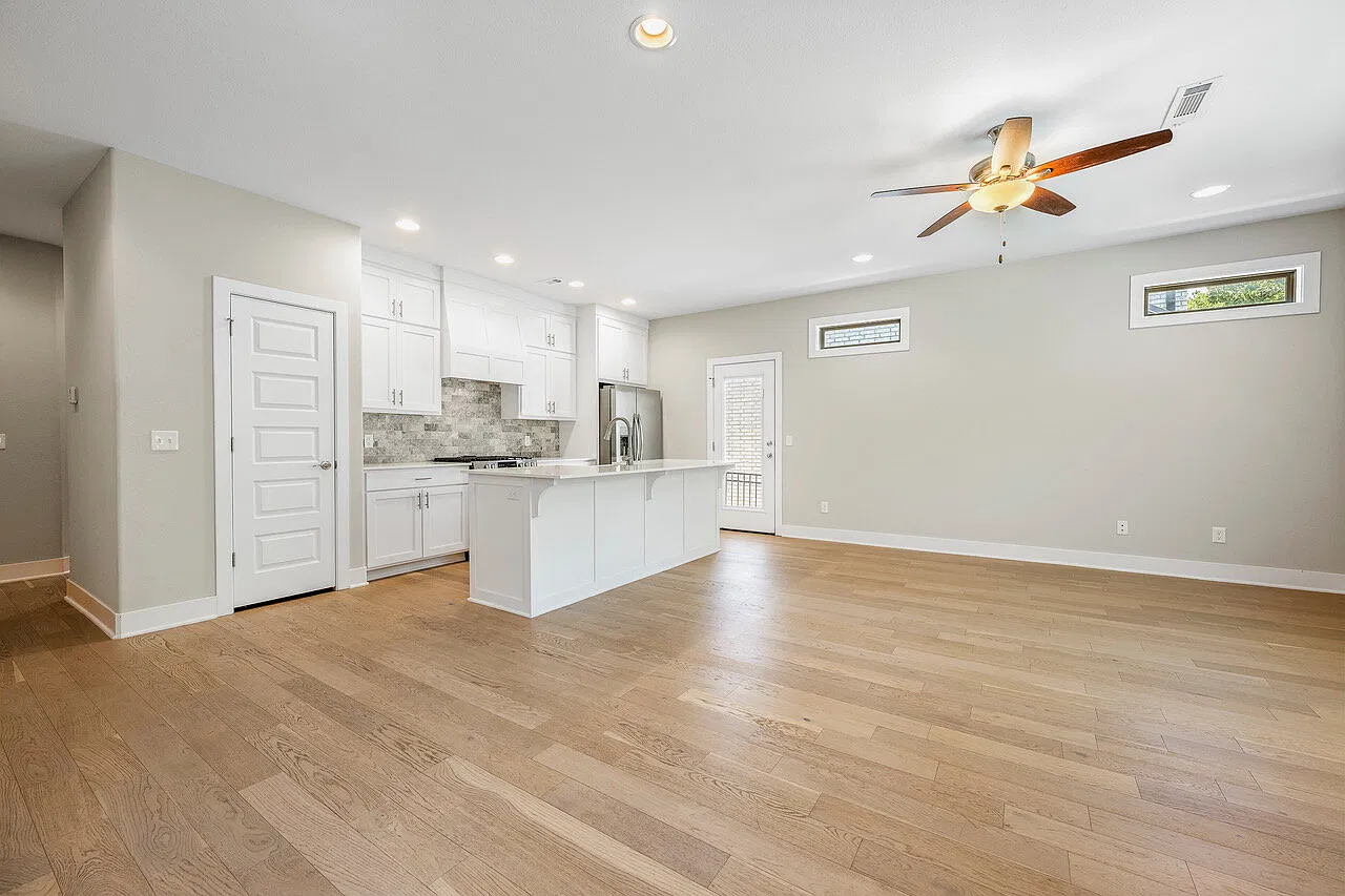 3 bed, 2.5 bath, 1729 sqft, $2,000 — Photo 2