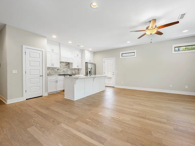 2369 E Amherst Aly — Photo 3