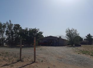 46 Holiday Dr, Los Lunas, NM 87031