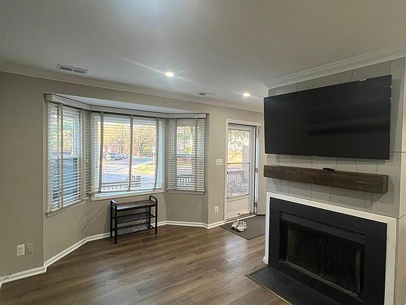 5th image of 6073 Deer Hill Ct