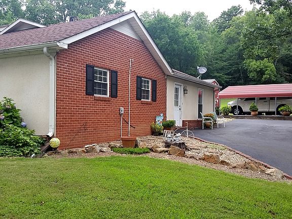 2nd image of 812 Lakeshore Dr