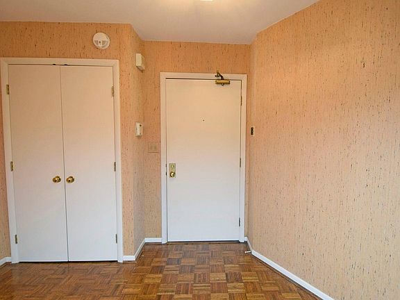 3rd image of 3543 Amberacres Dr APT 106