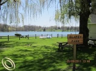 10295 Shady Ridge St, Pinckney, MI 48169