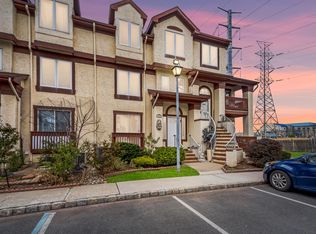 305 Michaels Ct, Woodbridge, NJ 07095