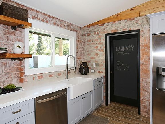 Kitchen-Farmer Sink