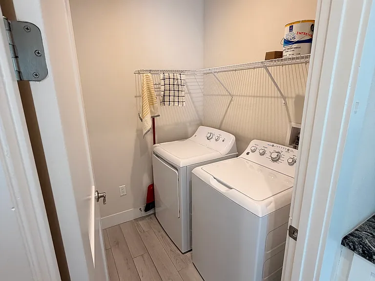 2065 Paragon Cir W — Photo 15