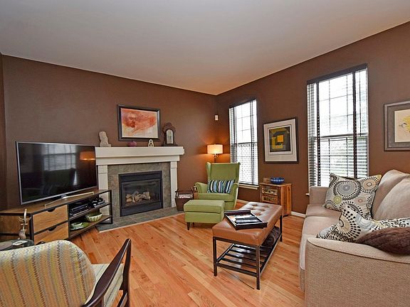 2nd image of 7253 Mariemont Cres