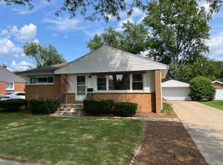 1205 Mohawk Dr, Elgin, IL 60120