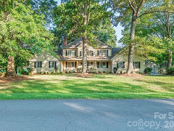 2nd image of 103 Chateau Dr