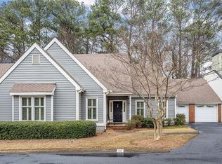 20 Vernon Glen Ct, Sandy Springs, GA 30338