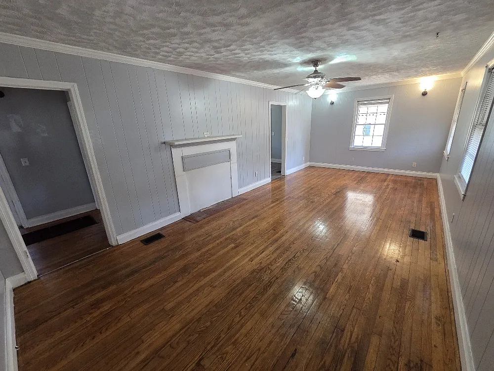 3 bed, 1080 sqft, $1,450 — Photo 2