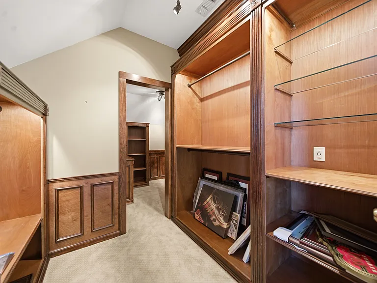 10 Hickory Hall Ct — Photo 4