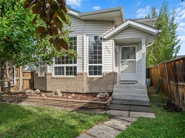111 S Martinvalley Pl NE, Calgary, AB T3J 4A2