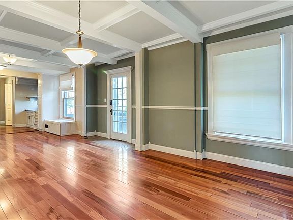 5th image of 227 Woodbridge Ave