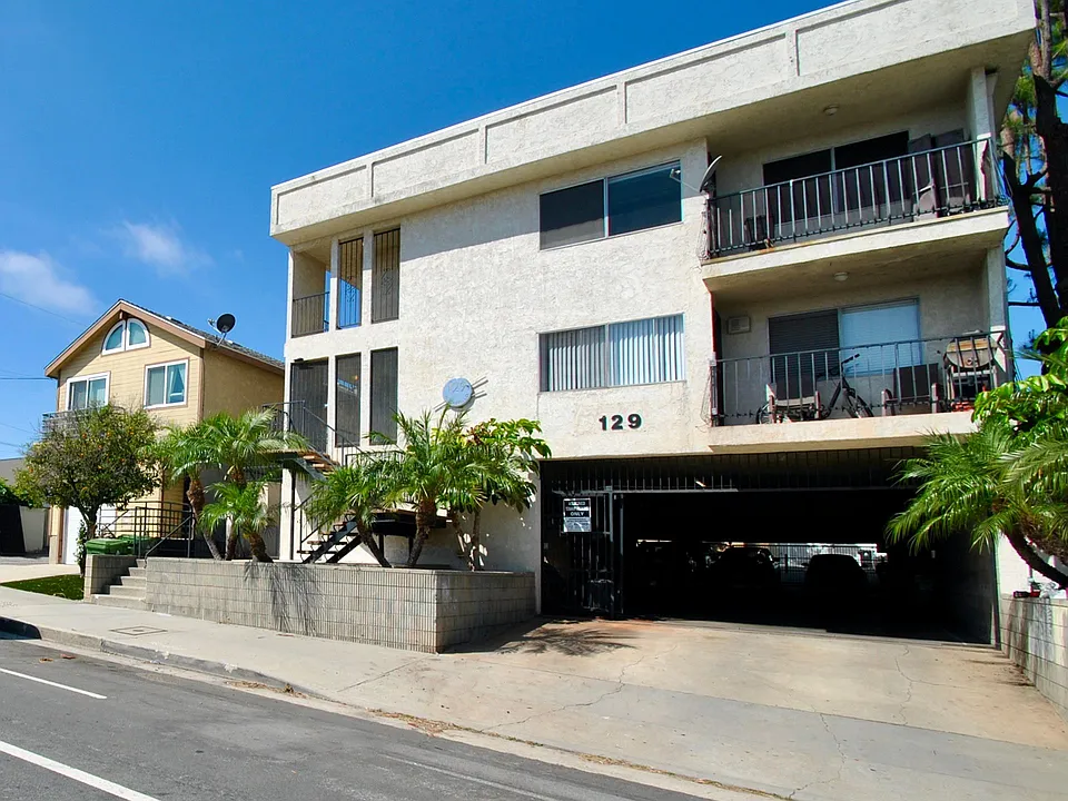 Cabrillo Ave