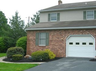 27 Glenbrook Rd, Leola, PA 17540