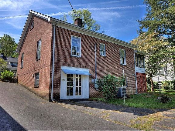 5th image of 127 W Goddard Ave