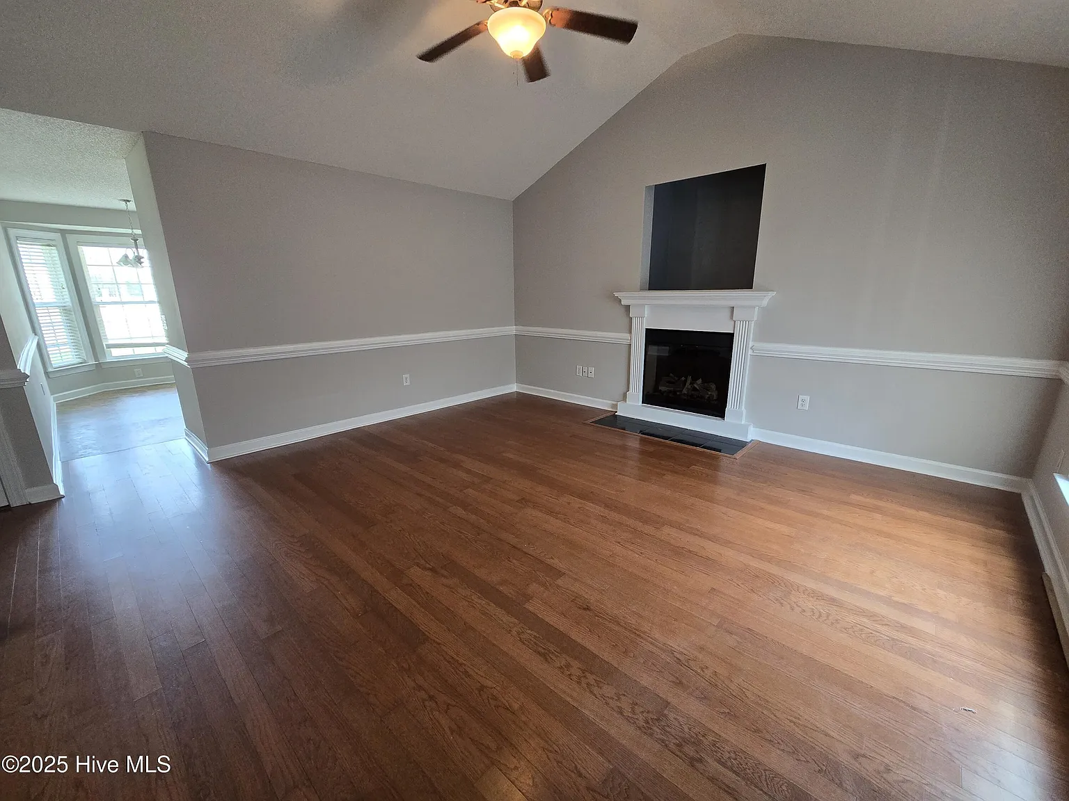 3 bed, 2.0 bath, 1257 sqft, $1,700 — Photo 2