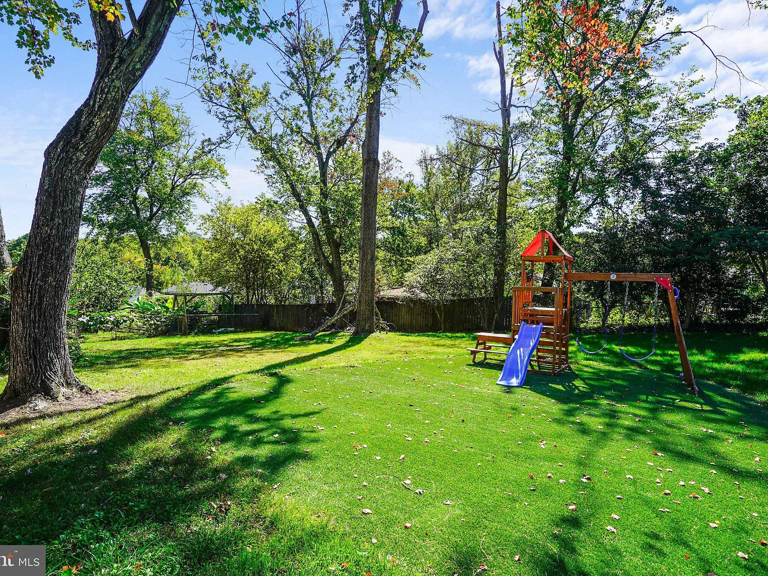 4 bed, 2.0 bath, 2200 sqft, $3,600 — Photo 2