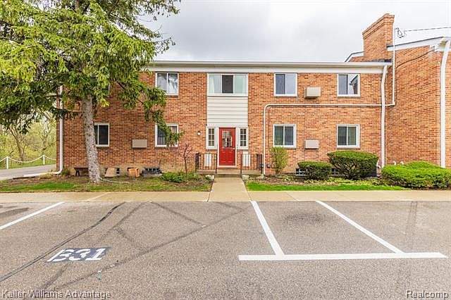 1st image of 32718 Grand River Ave #29