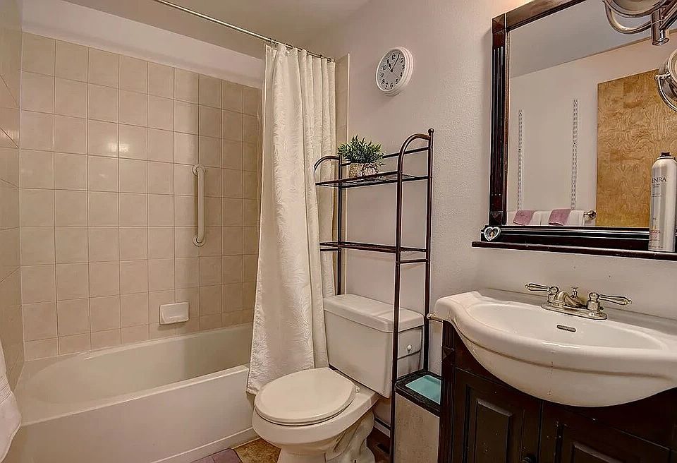 1st image of 5711 N Hermosa Ct