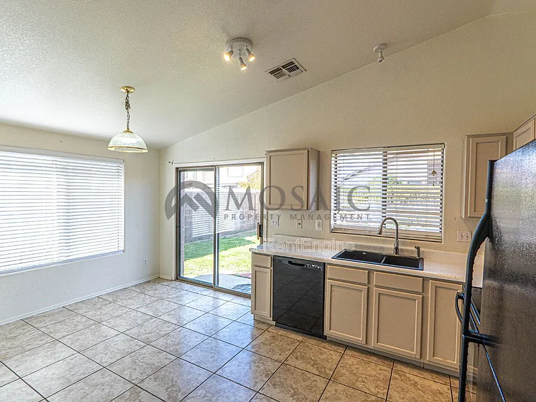 8646 E Nido Ave — Photo 6