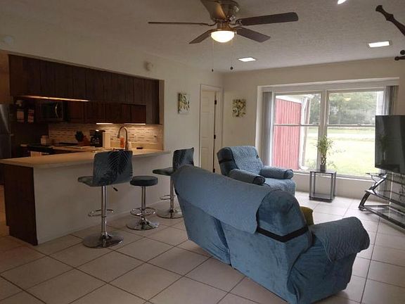 3rd image of 3101 Diemer Ln
