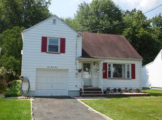 545 Richfield Ave, Kenilworth, NJ 07033