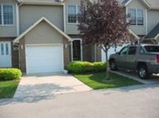 570 S Peace Rd, Sycamore, IL 60178