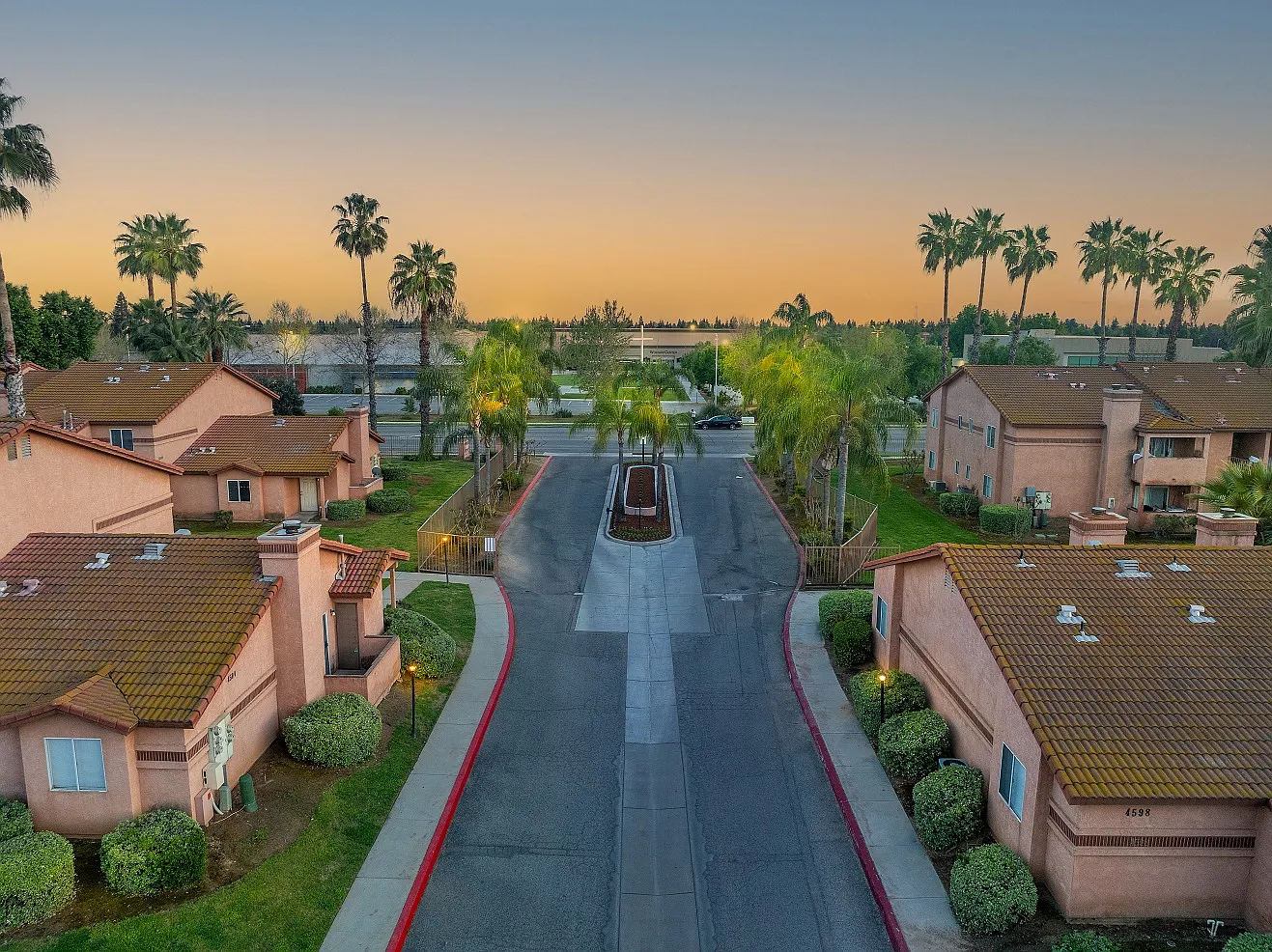 Mirage Apartments — Photo 3