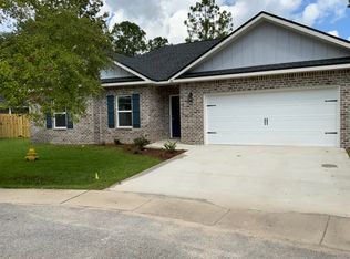 26 Laurel Oaks Cir, Freeport, FL 32439