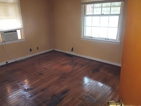 3rd image of 10543 Byfield Dr