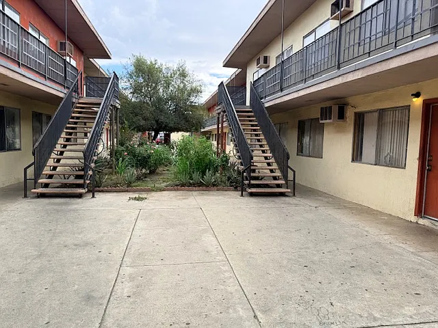 1435 Laurel Ave — Photo 23