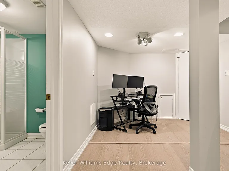 6760 Dillingwood Dr — Photo 35