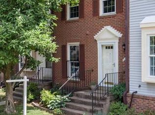 8581 Dellway Ln, Vienna, VA 22180