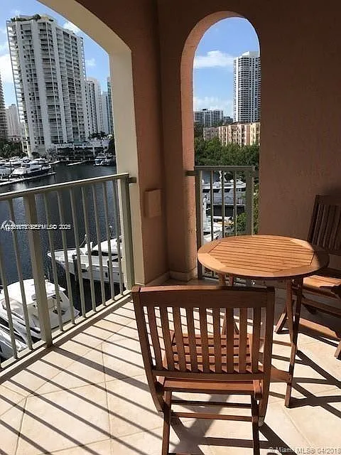 The Yacht Club At Aventur — Photo 3