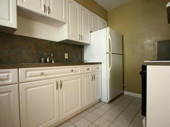 5th image of 1985 Bay Dr APT 18
