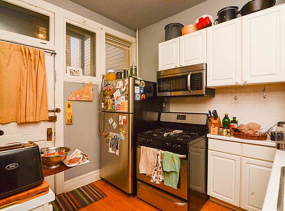2nd image of 2253 W Cornelia Ave #1