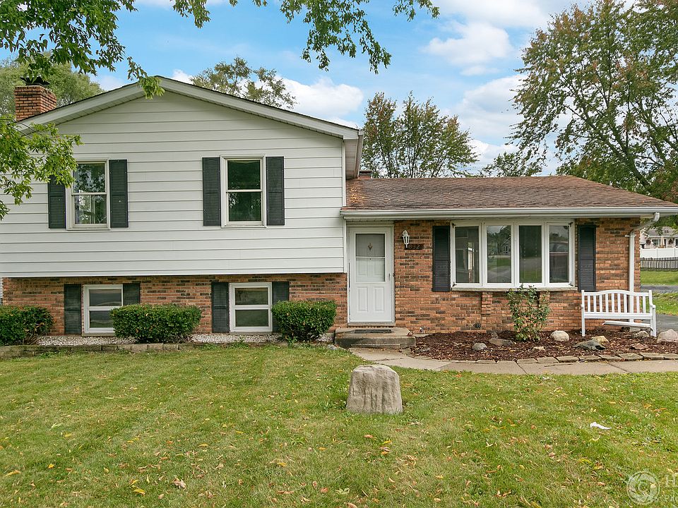 1st image of 332 Maplewood Dr