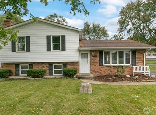 332 Maplewood Dr, Antioch, IL 60002